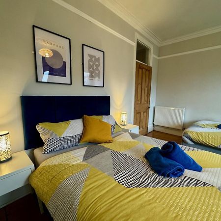 Large Citycentre Townhouse & Hot Tub, Pool Table And Offroad Parking Cardiff Exterior photo