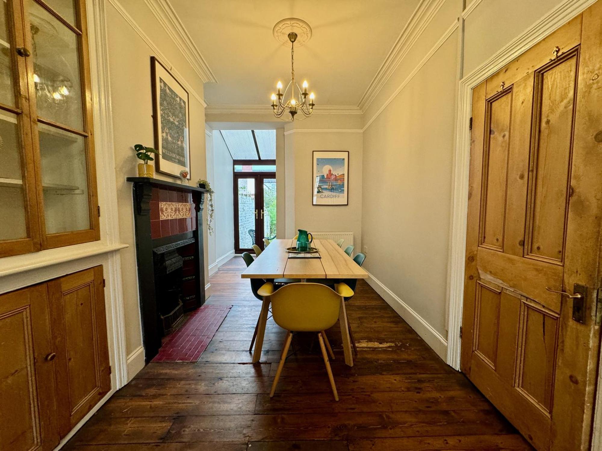 Large Citycentre Townhouse & Hot Tub, Pool Table And Offroad Parking Cardiff Exterior photo