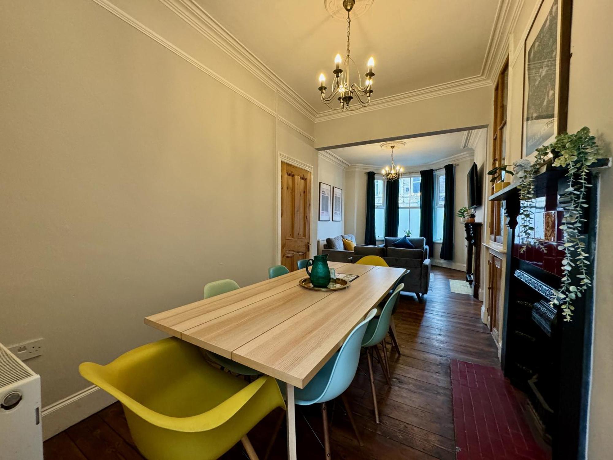Large Citycentre Townhouse & Hot Tub, Pool Table And Offroad Parking Cardiff Exterior photo