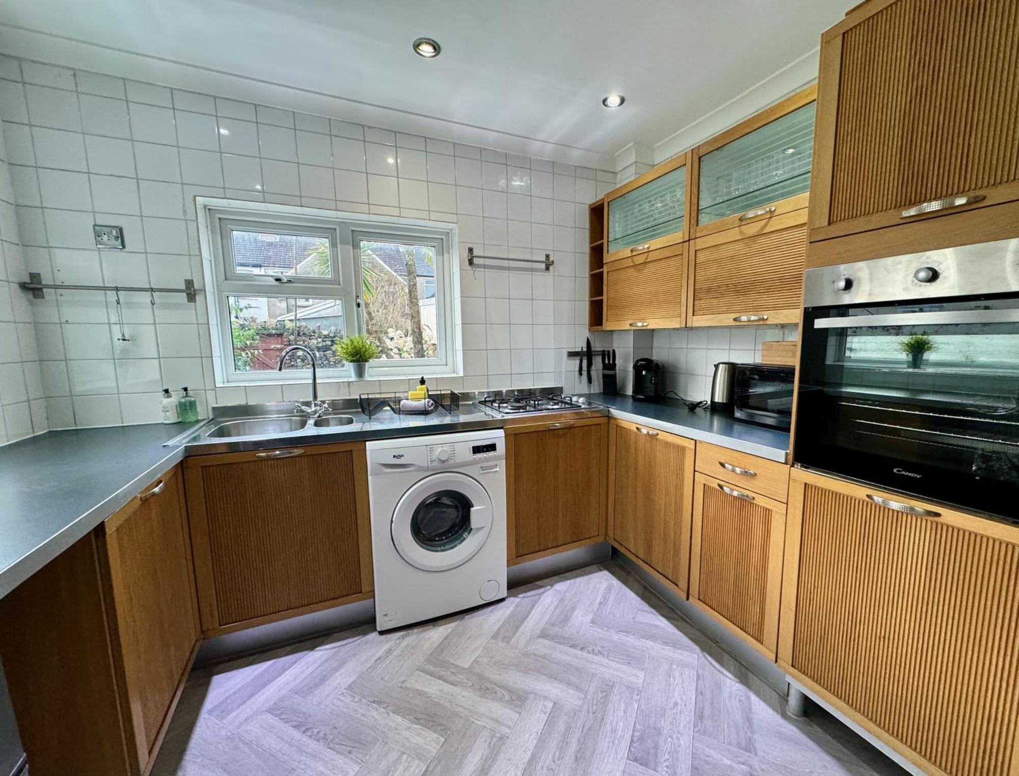 Large Citycentre Townhouse & Hot Tub, Pool Table And Offroad Parking Cardiff Exterior photo